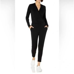 Amazon Essentials Women's Supersoft Terry Long-Sleeve V-Neck Wrap Jumpsuit Black